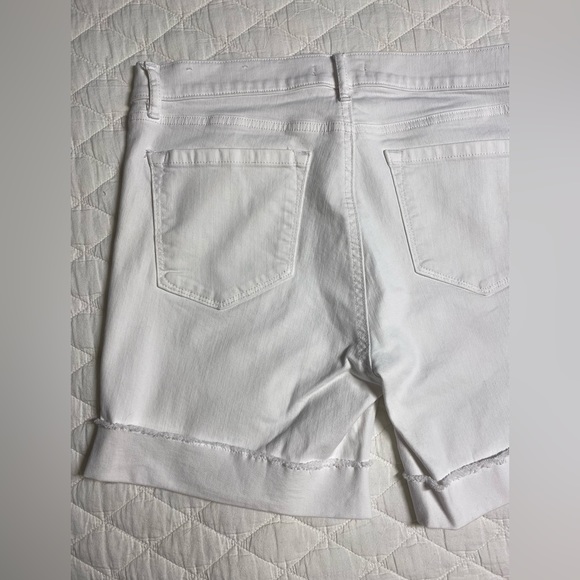 Loft Sz 10 White Denim Jean Shorts Mid-Rise Stretch Cuffed Hem 6" Inseam - Picture 8 of 13